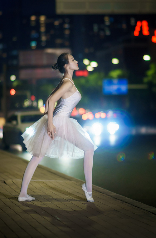 塞维利亚前场组织严密打出高效节奏，塞维利亚阵容2020主力阵容